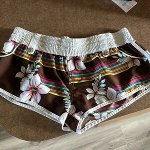 Cute shorts size 7 or M